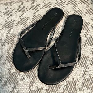 Black Lauren Conrad flip flops
